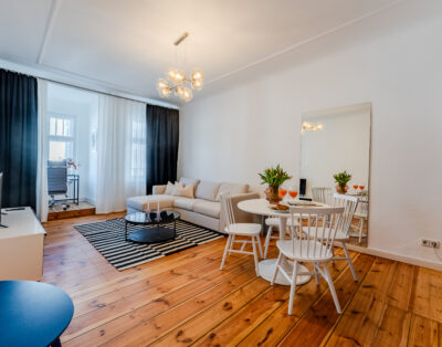 Charming 2-Room Apartment in Prenzlauer Berg Directly next to Ringbahn (S41/S42)